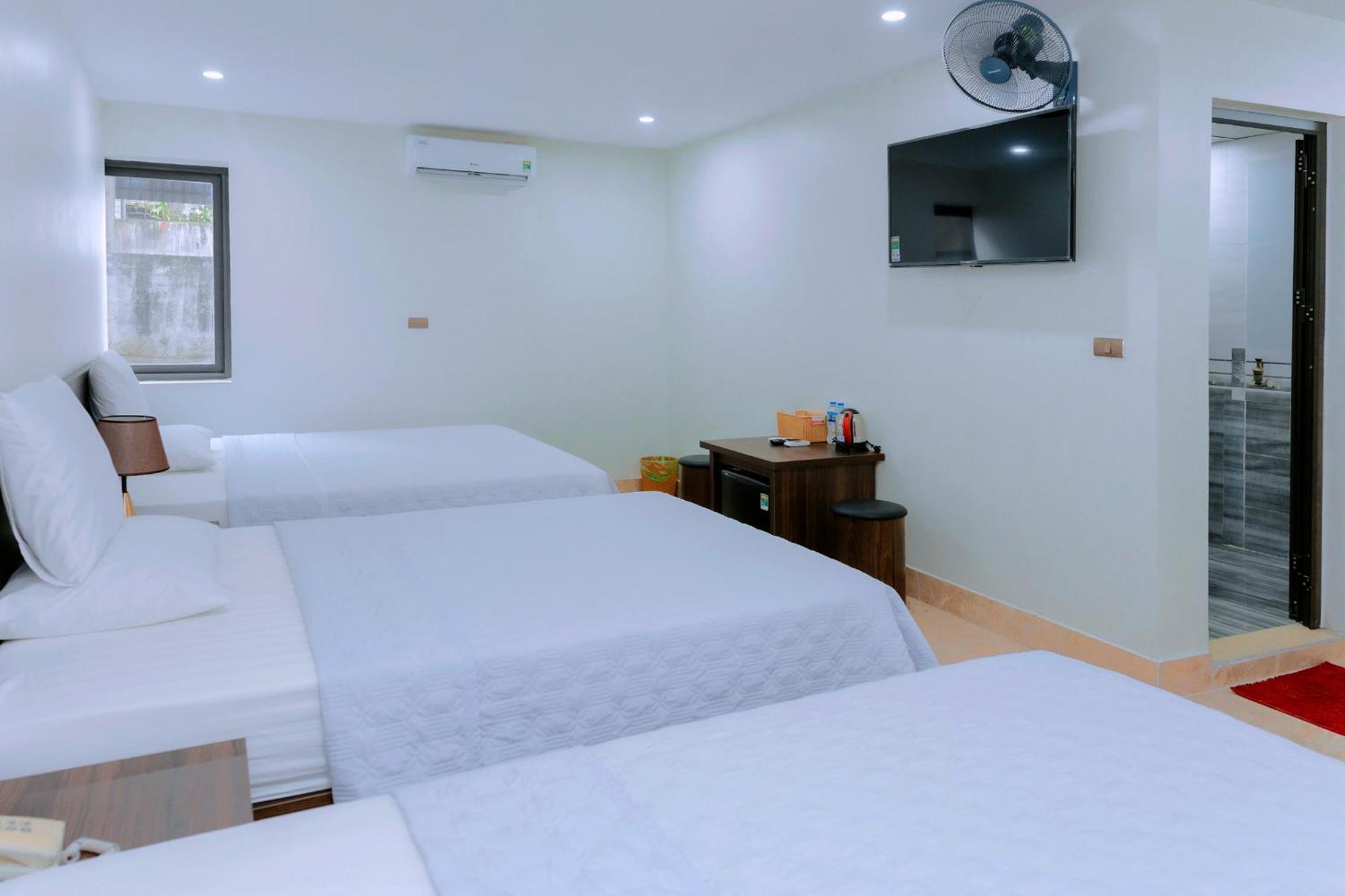 Thu Ha Hotel Uong Bi Bagian luar foto