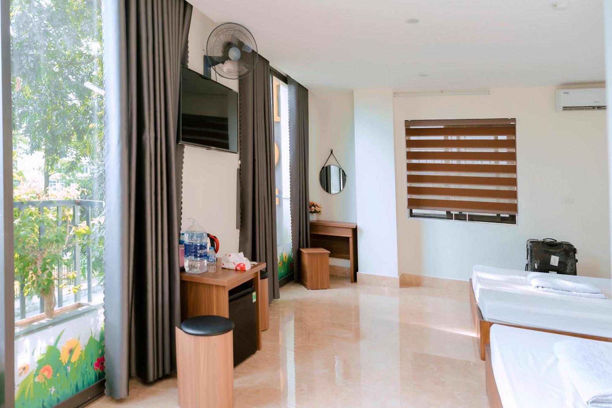 Thu Ha Hotel Uong Bi Bagian luar foto