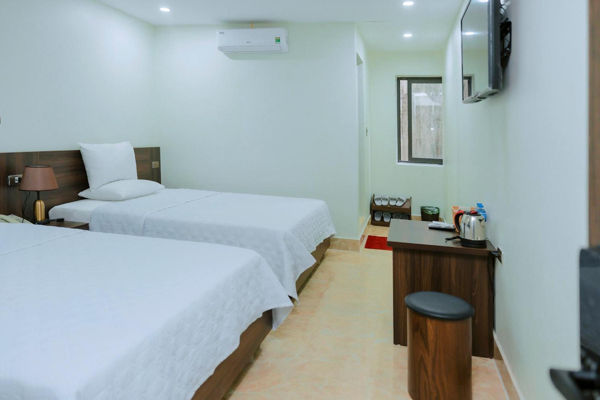 Thu Ha Hotel Uong Bi Bagian luar foto
