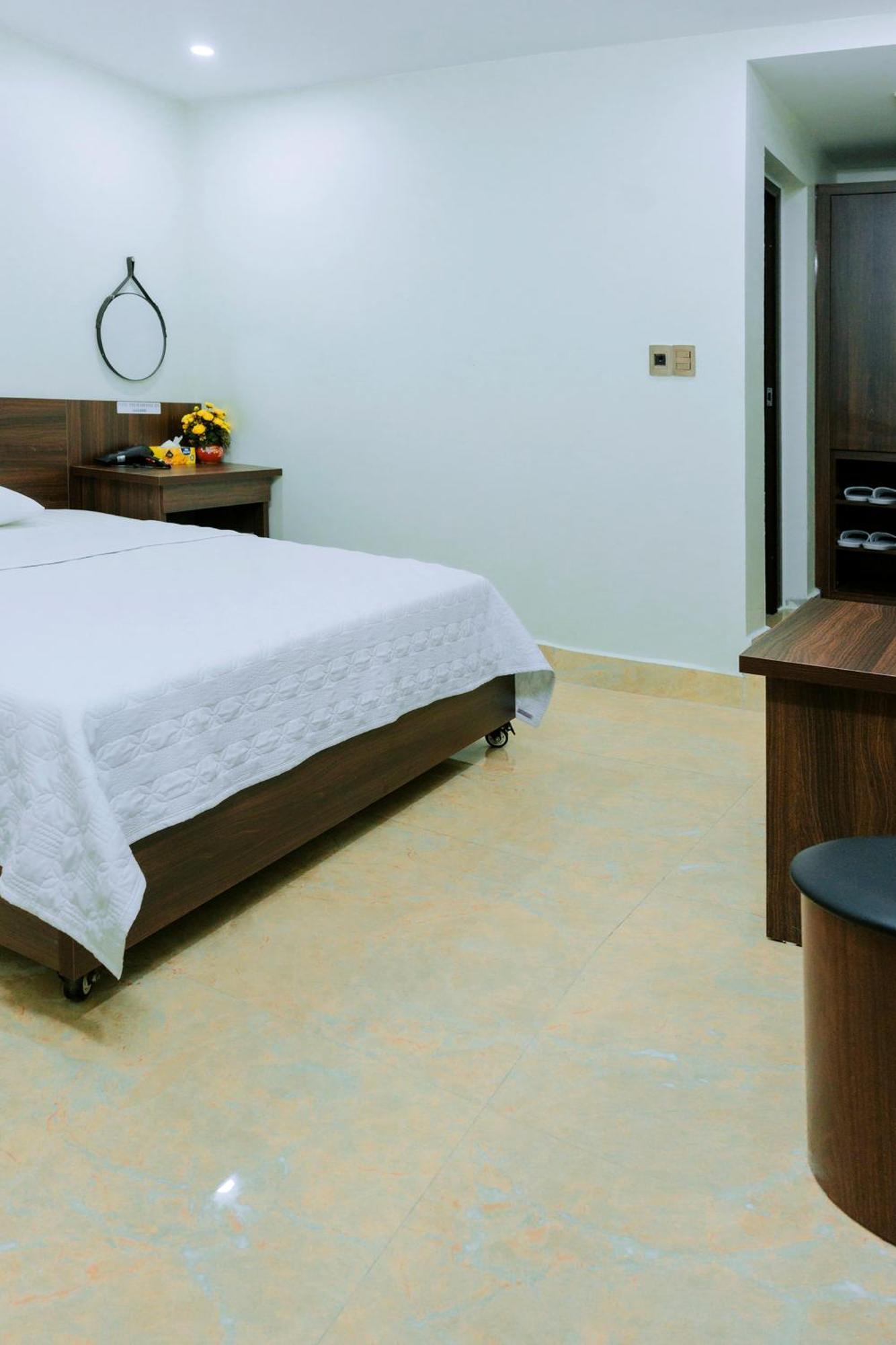 Thu Ha Hotel Uong Bi Bagian luar foto