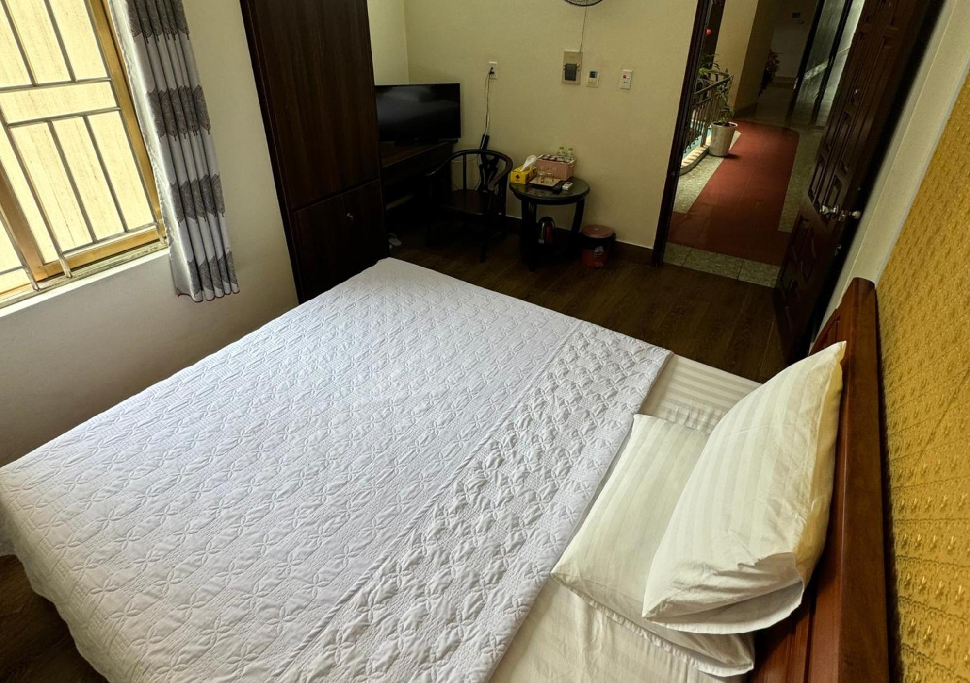 Thu Ha Hotel Uong Bi Bagian luar foto