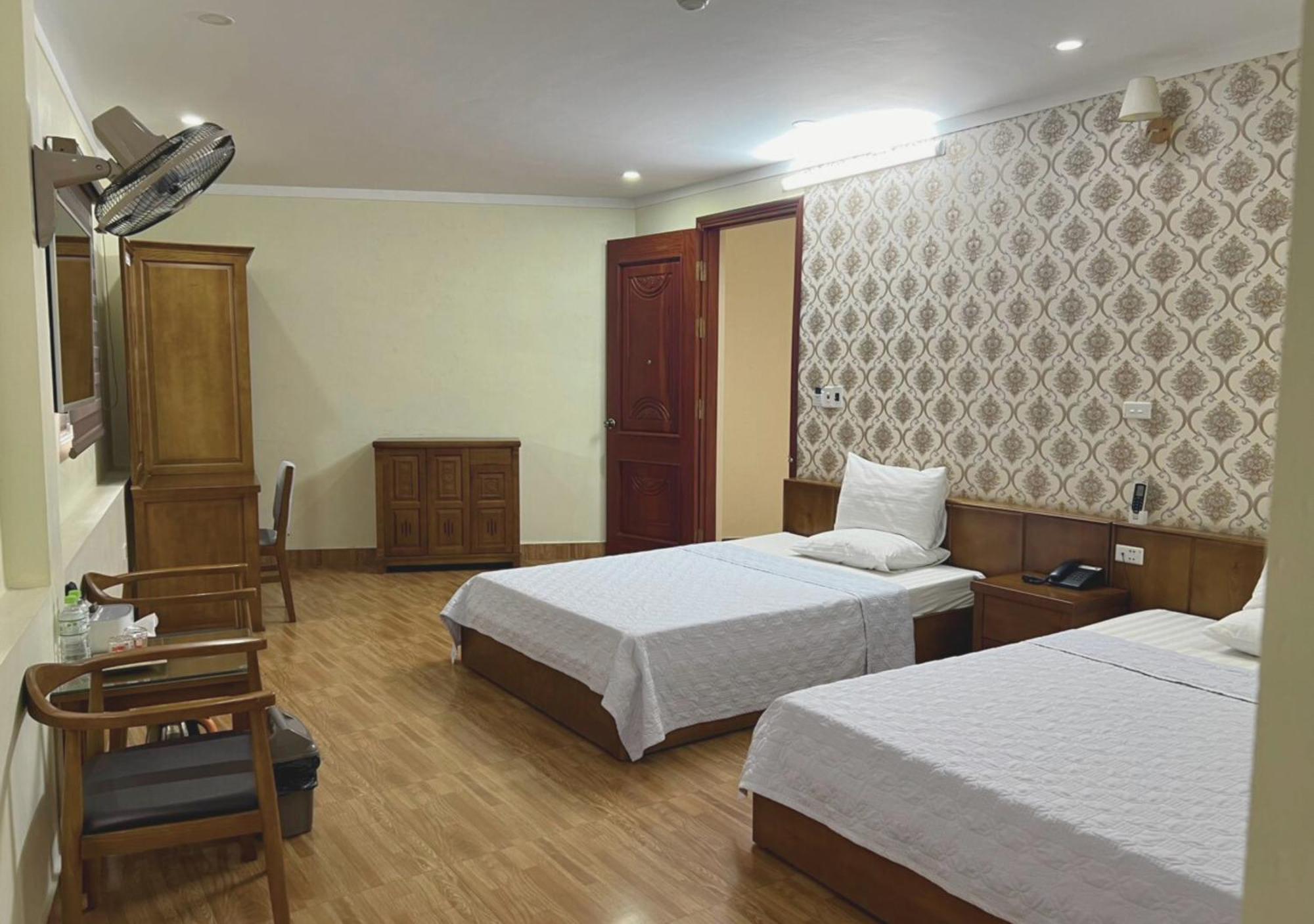 Thu Ha Hotel Uong Bi Bagian luar foto