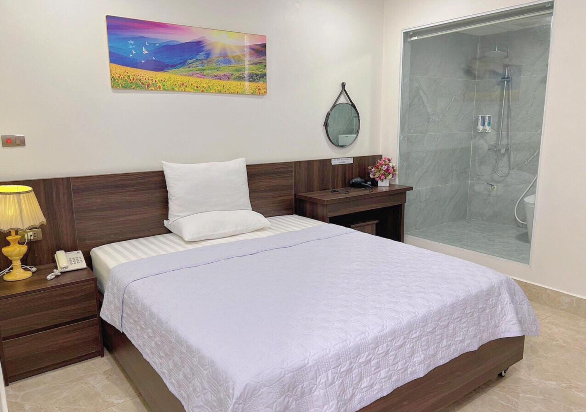 Thu Ha Hotel Uong Bi Bagian luar foto