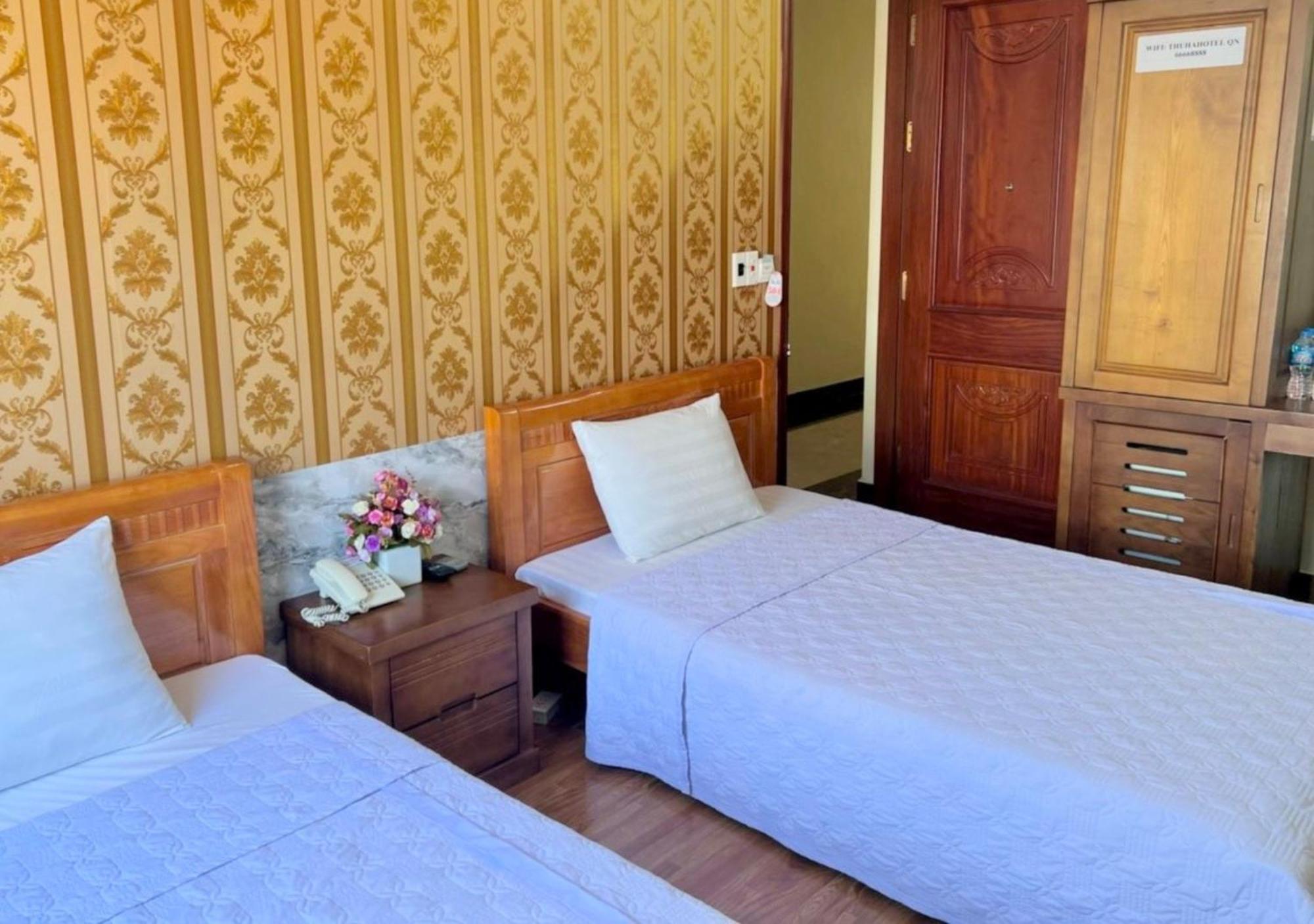 Thu Ha Hotel Uong Bi Bagian luar foto
