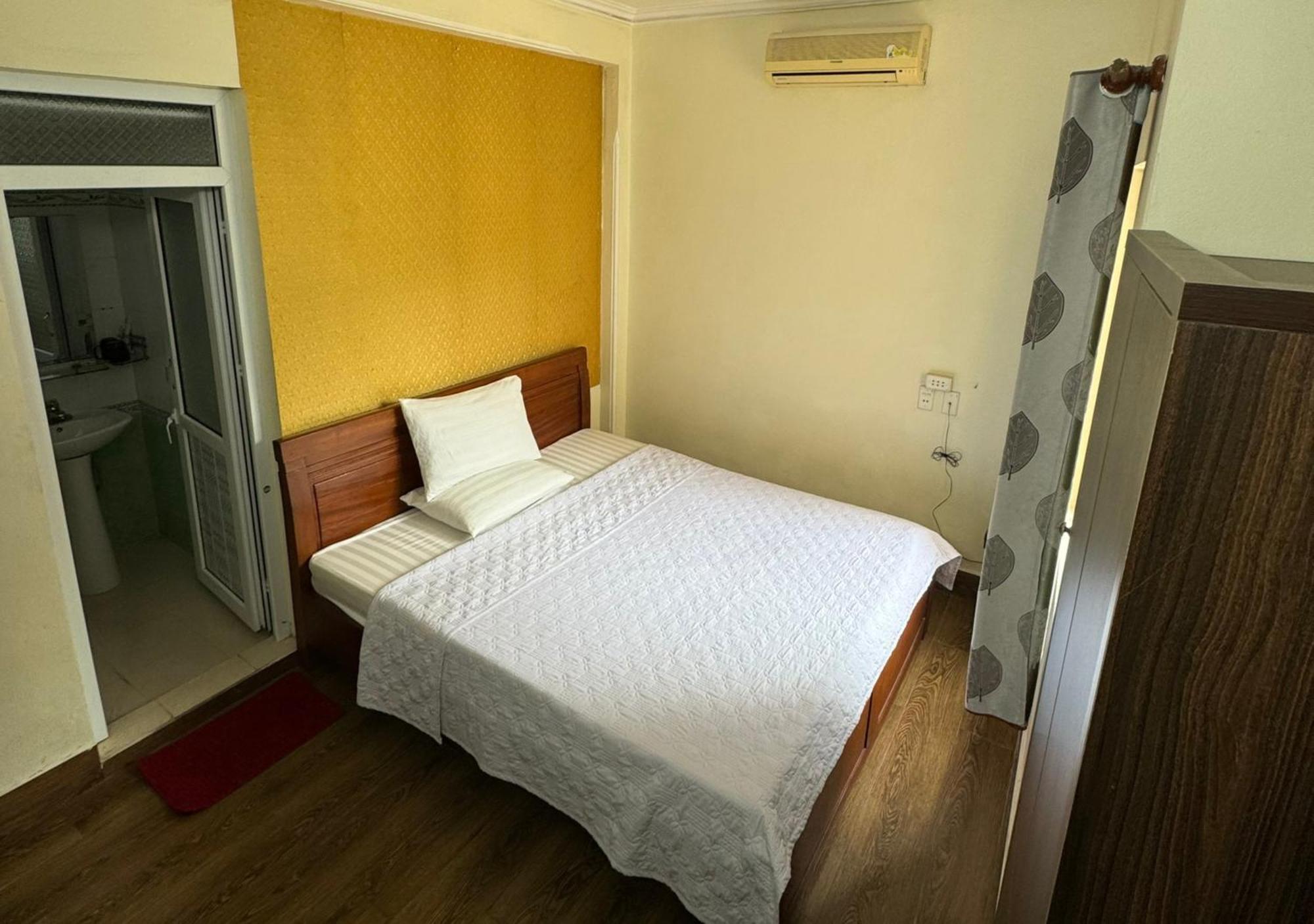 Thu Ha Hotel Uong Bi Bagian luar foto