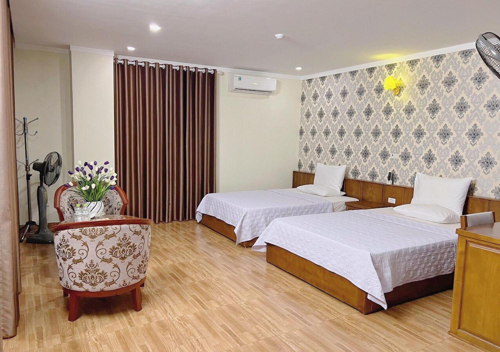 Thu Ha Hotel Uong Bi Bagian luar foto
