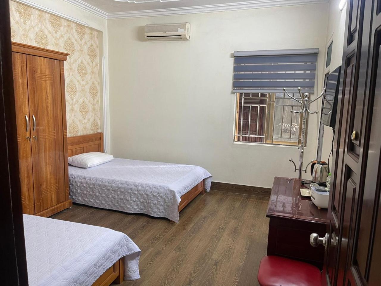 Thu Ha Hotel Uong Bi Bagian luar foto