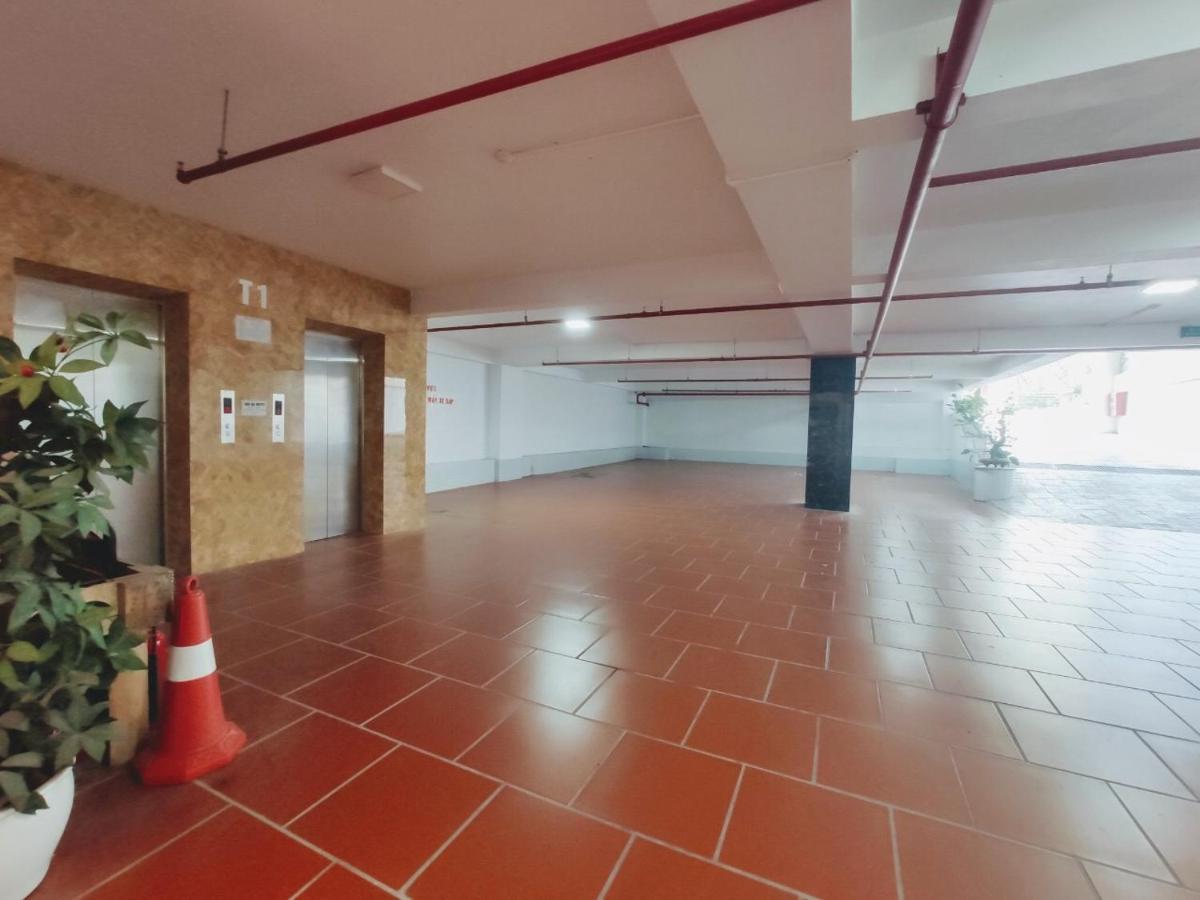 Thu Ha Hotel Uong Bi Bagian luar foto